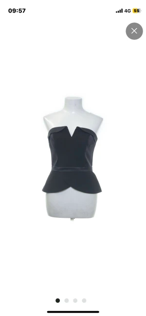 Korsett - Svart korset-topp. Perfekt tilö festligare tillfällen🙌 storlek 38 men sitter bra på en 36a också 