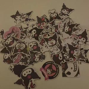kuromi stickers! fyra för 20kr - jätte söta små kuromi stickers! för 20kr får du fyra slumpmässiga kuromi stickers:)
