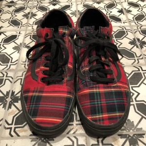 Vans - Vans sneakers stl 40,5. Knappt använda. Köparen står för eventuell frakt.