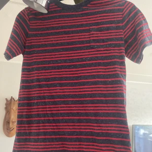 T-shirt - Randig t-shirt. Använd fåtalet gånger 