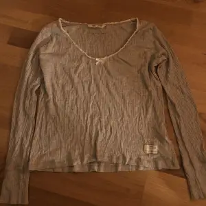Jättesöt odd Molly tröja som inte kommer till användning 💗det står inte storlek men den passar nog xs-m