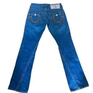 True religion jeans - True religion jeans, bra skick utan defekter. Midjemått 40 cm, Innerbenslängd 83 cm, ytterben 100 cm😊