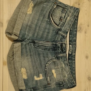 Shorts strl S - Fina shorts från Never Demin