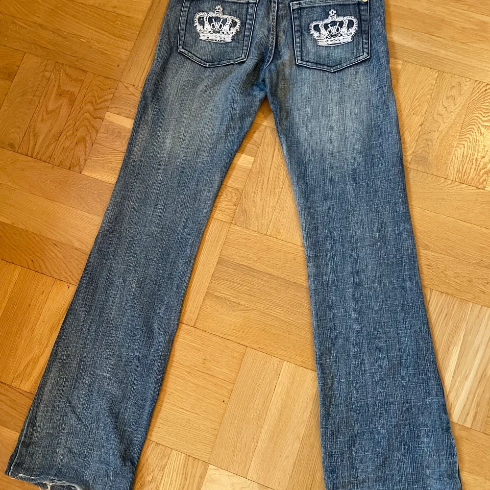 Jättesnygga Victoria Beckham-jeans low cut. Storlek 29. Använda, men i fint skick.. Jeans & Byxor.