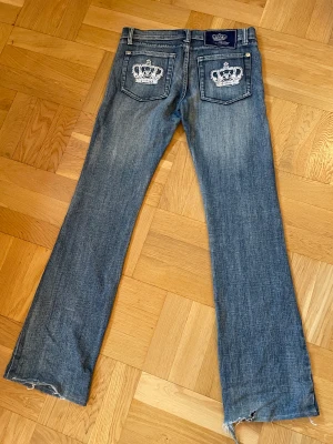 Victoria Beckham-jeans - Jättesnygga Victoria Beckham-jeans low cut. Storlek 29. Använda, men i fint skick.