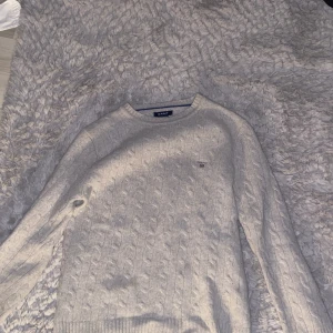 Gant tröja  - Jag fick den av min bror och har inte använt den så mycket väldigt fin och har inga fläckar tyvär börjar den bli för liten så jag behöver sälja den nu 