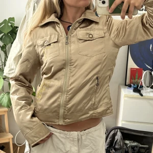 Jacka - Jacka perfekt för hösten/våren. Den är superfin och jag har knappt använt den!  