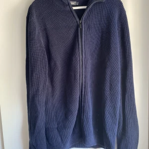 DRESSMAN Zip-Sweater (L) - - Använd ca 10 gånger - Storlek L - Nytvättad  - Strykt 