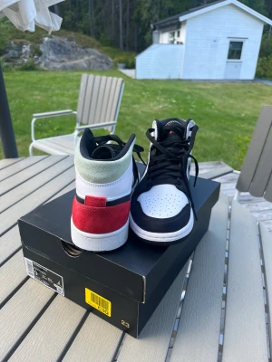 Jordan 1 SE Union Black Toe Mid - Storlek 42.5 Eu  Möts i Stockholm 