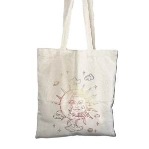 Tyg väska   - • Vit/beige • Oanvönd • Rymlig  • Långa axelremmar 