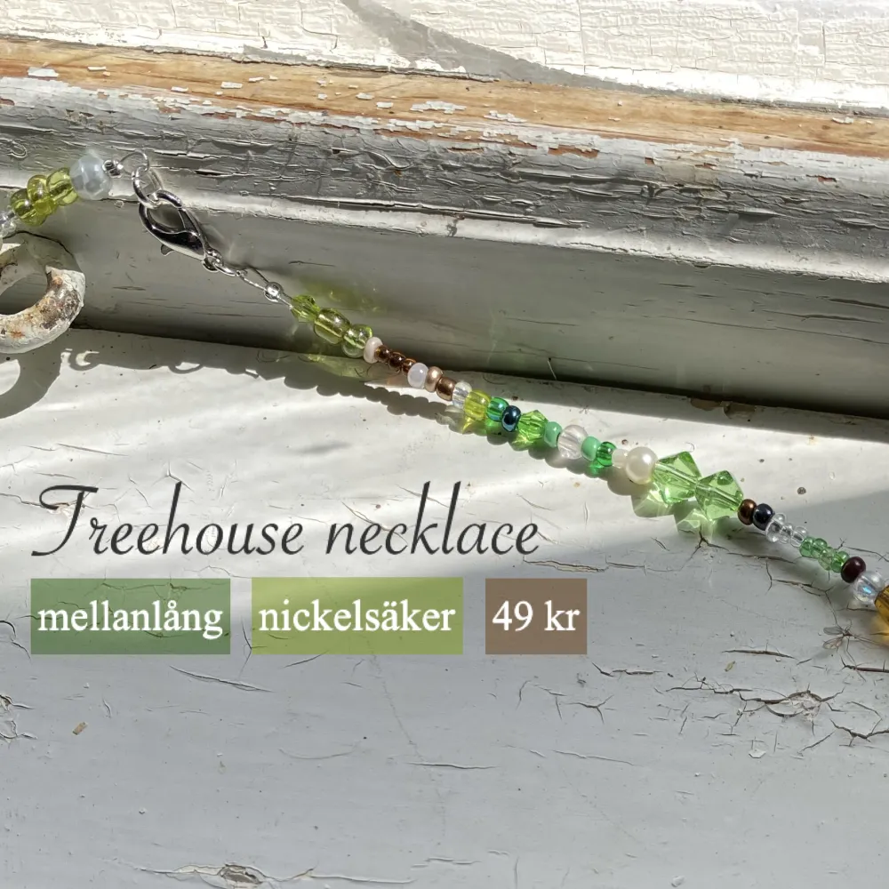 Här är en bild på Treehouse necklace och hur den sitter på💚 Beställning sker gärna i annonsen innan😊. Accessoarer.