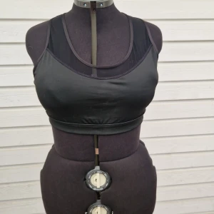 Sport-bh - Svart sport-bh, aldrig använd pga fel storlek.