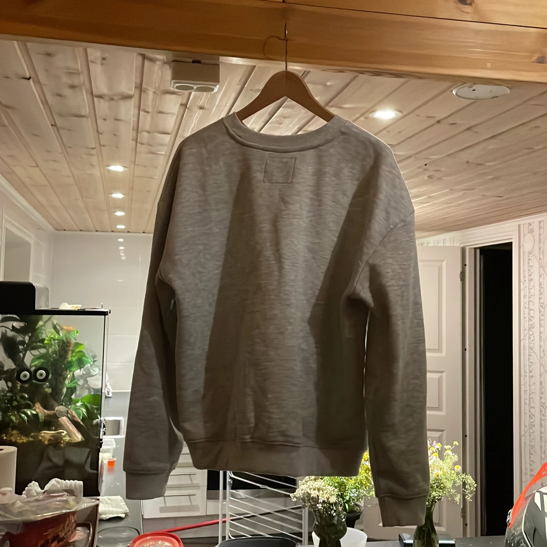 Grå tjocktröja  - 90