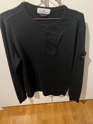 Stone Island Sweatshirt  - Storlek: Medium  Använd 2 gånger, nytt skick! 