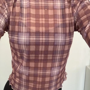 Topp - Mesh topp i rutigt mönster från bik bok i strl S🙌