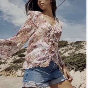 Zara blus  - Oanvänd och lapp kvar