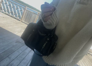 Zadig voltaire  - Intressekoll på denna Zadig väska!!💕skriv för fler bilder  Priset är absolut diskuterbart- köpte väskan här på plick (men utan äkthetsbevis eller dustbag)💞
