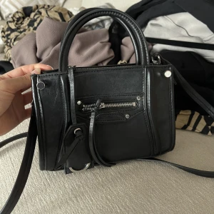 Crossbody  - Crossbody från Gina Tricot