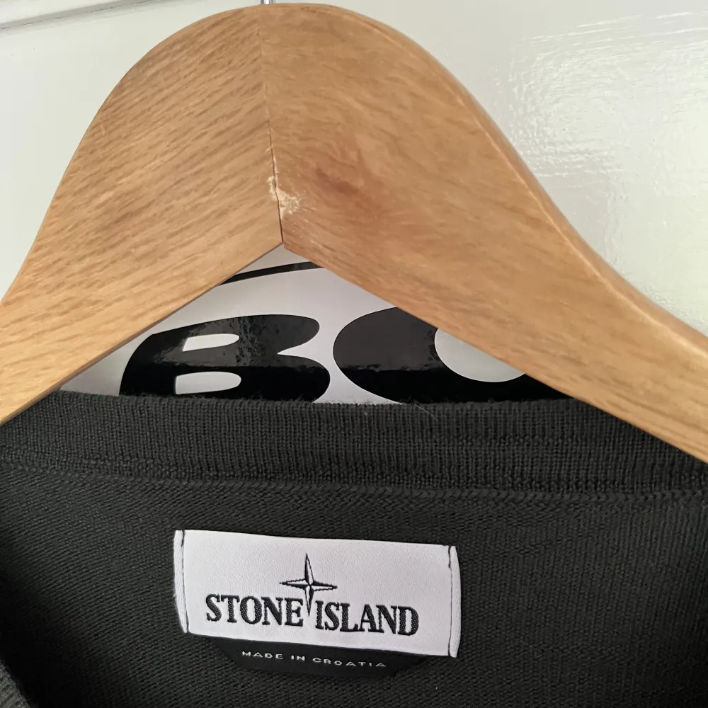 Knappt använd Stone island tröja i stl small. Tröjor & Koftor.