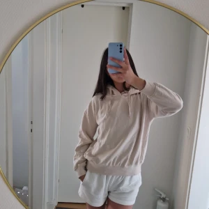 Beige hoodie - Hoodie från Lager 157