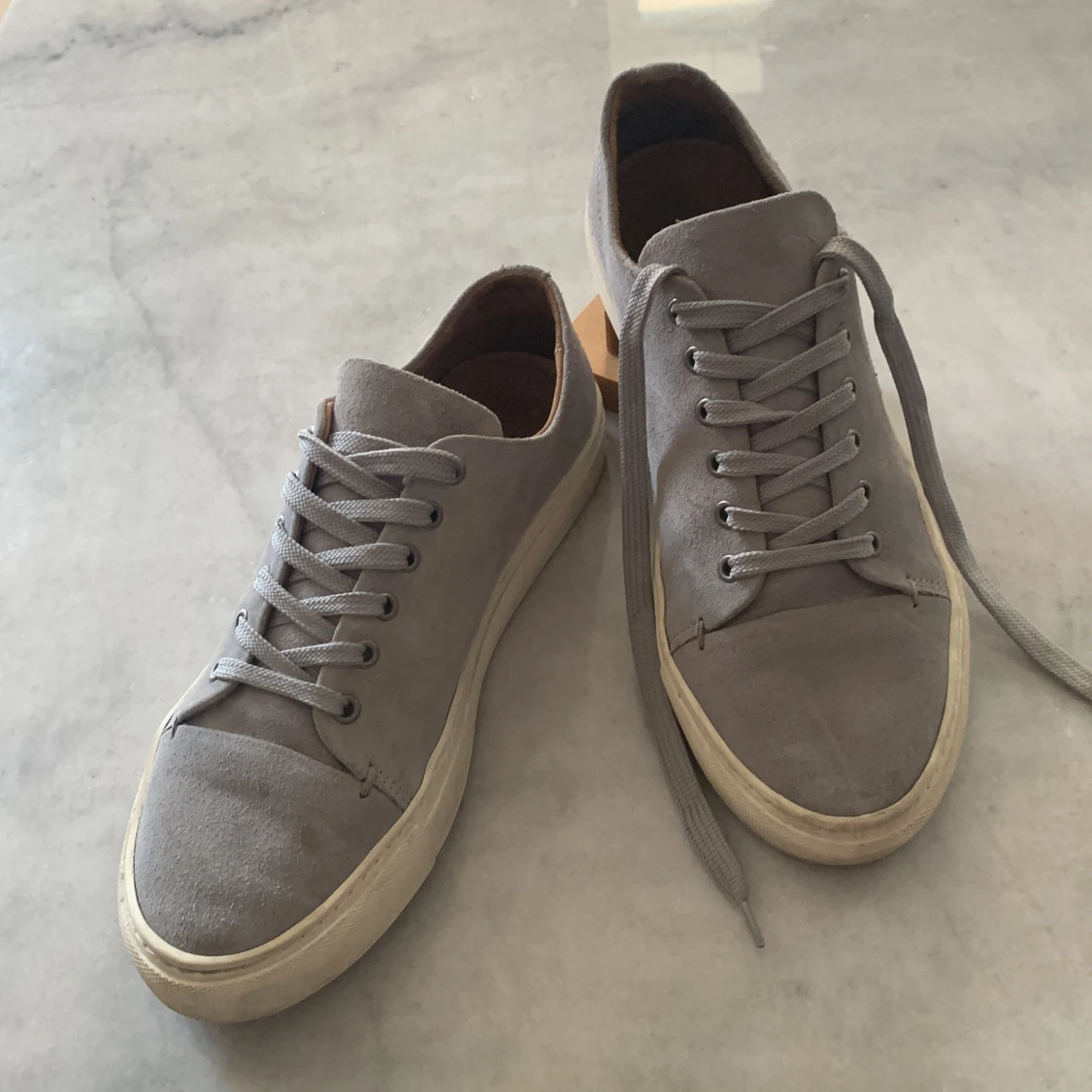 Les Deux mockaskor sneakers i storlek 42