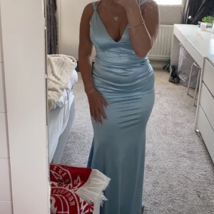 Bal klänning - Jätte fin balklänning, bra material. 350kr, använd en gång
