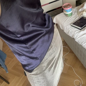 Glittrig kjol - Snygg glittrig kjol från Bik Bok. ALDRIG ANVÄND. 