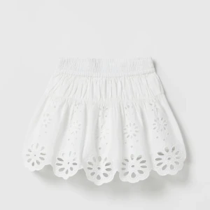 Zara kjol - Oanvänd, säljer pga att den inte kommer till användning❤️ passar mig perfekt som är 158 (den e större i storlek) 🫶