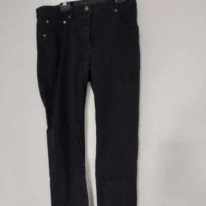 Svarta jeans - Straight leg, midwaist Storlek 40 