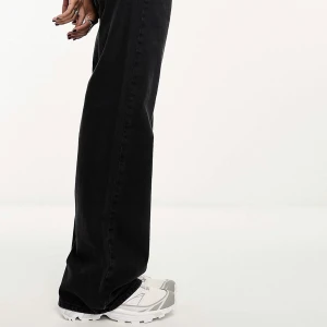 Svarta dadjeans  - Helt oanvända dadjeans i storlek W28 L30 från ASOS. Passar tyvärr inte mig och returtiden har gått ut hihi. Nypris: 459 kr