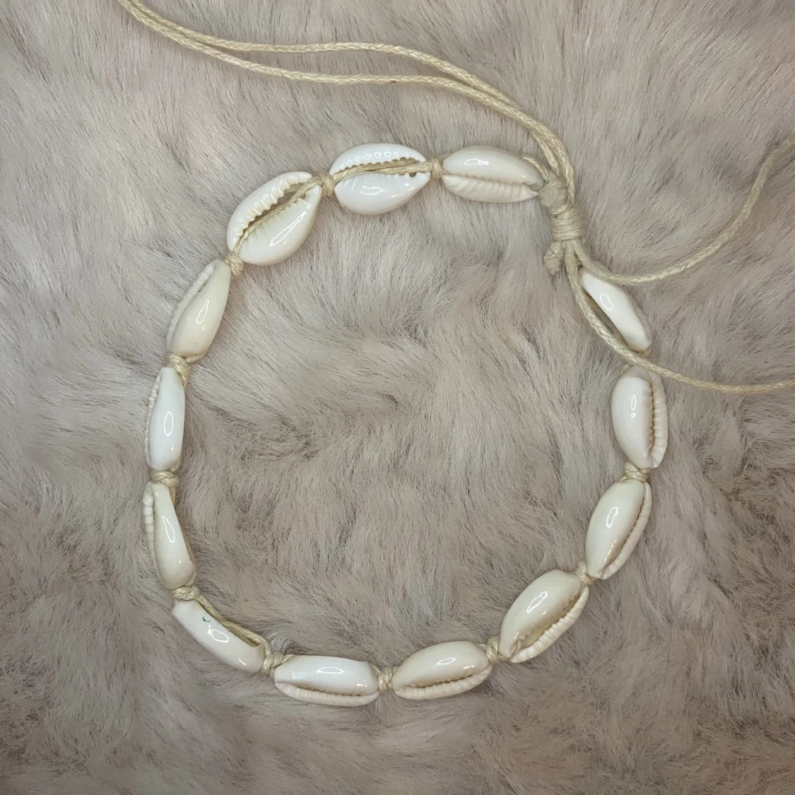 Anklet / fotlänk i snäckor 