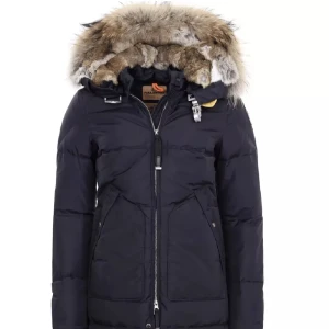 parajumper jacka - Säljer nu min parajumper jacka, använd en vinter. Storlek Medium men passar som Small.  Jackan är i bra skick:)  Pris kan diskuteras vid snabb affär