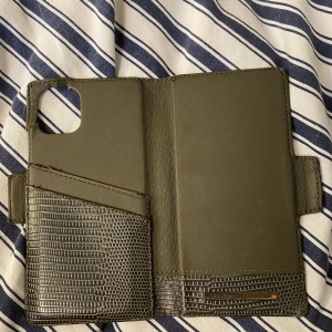 Ideal of sweden skal - Skal/fodral till iPhone 11. Det syns att det har blivit använt.. därav priset.