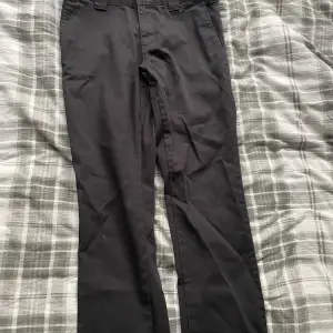 Dickies byxor i slim straight  Storlek W28/L30