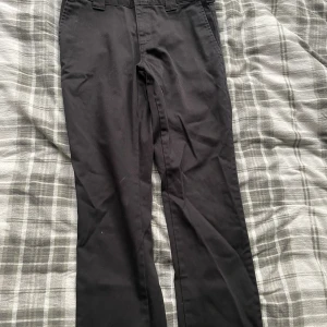 Dickies byxor - Dickies byxor i slim straight  Storlek W28/L30