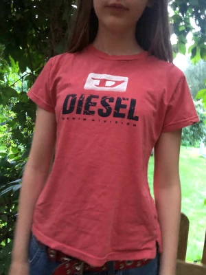 diesel t shirt - står som xl men sitter som en m💋