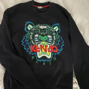 Säljer denna kenzo sweatshirten i storlek S, såklart äkta. Hör av er vid eventuella frågor eller prisförslag