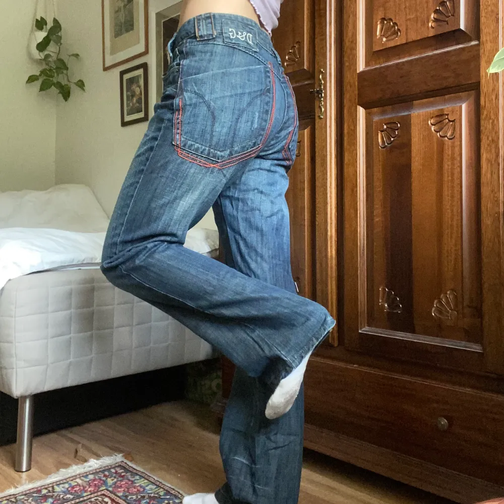 baggy jeans från dolce & gabbana! jag är 170cm lång och har vanligtvis w26 i jeans. Jeans & Byxor.
