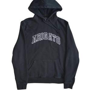 Svart Arigato hoodie i riktigt bra skick💥 kolla andra inlägget för mer info.📦