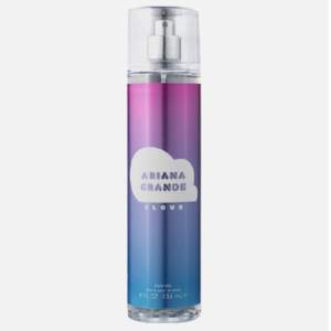 Säljer denna parfym ( body mist) från ariana grande i doften ”cloud” köptes på normal för 200 kr säljer den för 150 kr plus frakt ☺️📦 önskar du se bilder på parfymen kontakta mig så löser vi det, använd endast 1 gång så finns mycket produkt kvar 💕