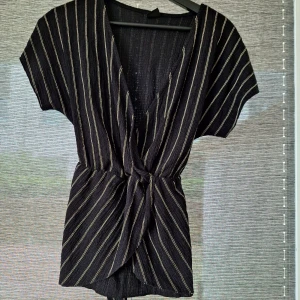 Trendig topp - Snygg topp i storlek M