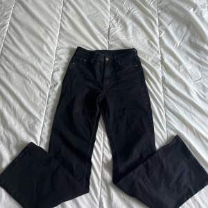 Bootcut jeans från H&M! Säljer då de inte kommer till användning längre😊Frakt kan diskuteras! :)