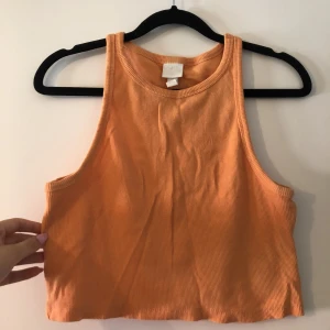 Top - Orange topp från hm. 30kr+frakt
