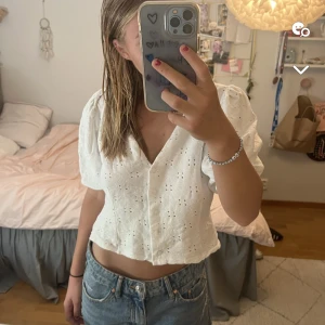 Blus  - Säljer denna otroliga blus ifrån hm för den inte kommer till användning tyvörr 