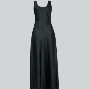 Klänning från bikbok säljes oanvänd  - Säljer klänning pga den är för tight och tiden att lämna tillbaka den gått ut. Storleken är xs men kan passa s också. Den är tight i bysten för mig. Har ingen prislapp den var av från butiken. 