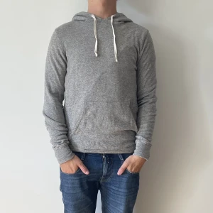 Ralph Lauren Hoodie - Ralph Denim supply hoodie - storlek Xs-S - varan är i bra skick, inga flaws - modellen är 172cm och 65kg - vid frågor eller funderingar är det bara att skriva! 