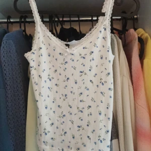 Linne  - Ett linne från h&m används 1 eller 2 gånger, bra skick!