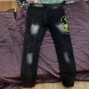 Philip plein Jeans  - Hej säljer min killes byxor som han har haft i 4,5 månad. 3000kr Vid intresse skriv för mer detaljer