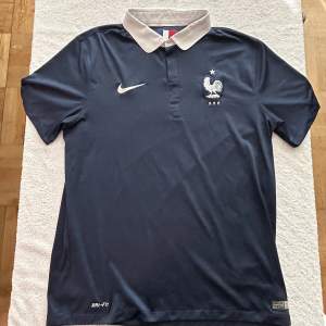 Frankrikes hemmatröja från VM 2014.  Storlek: L Skick: 8/10