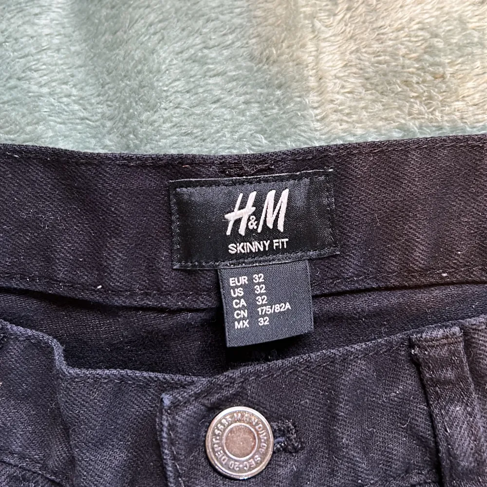 Jeans från HM, Helt nya Skinny fit  Storlek 32. Jeans & Byxor.